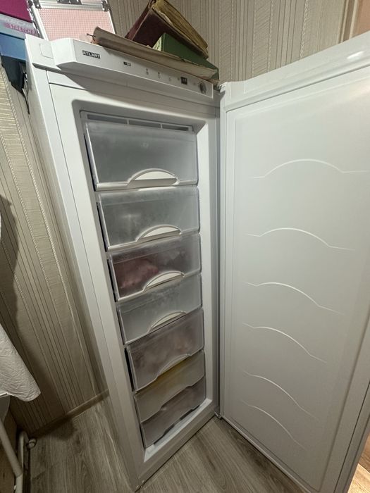 Продам морозильник Атлант