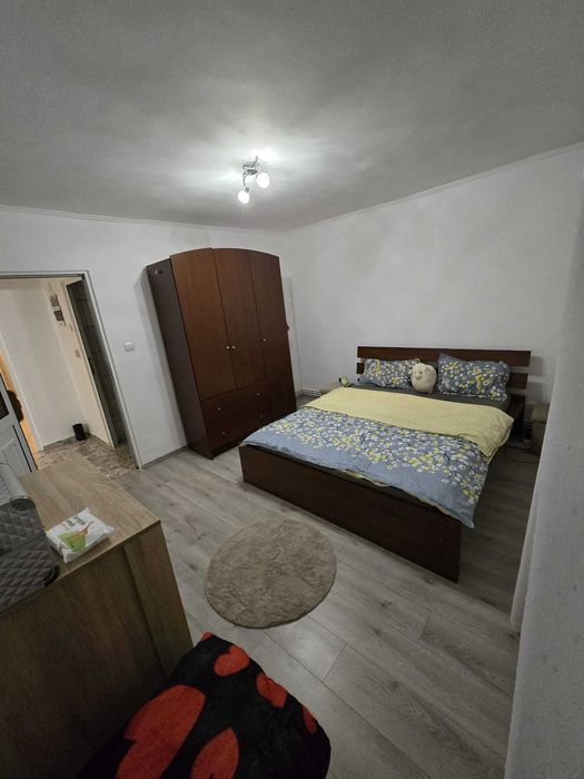 Dau în chirie apartament cu 2 camere
