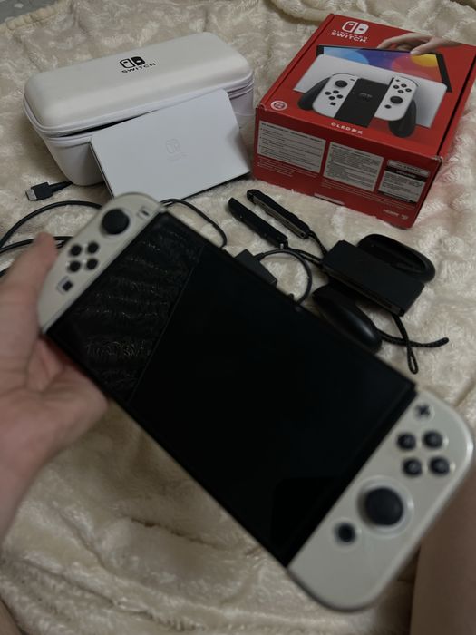 Игровая приставка Nintendo Switch OLED белый