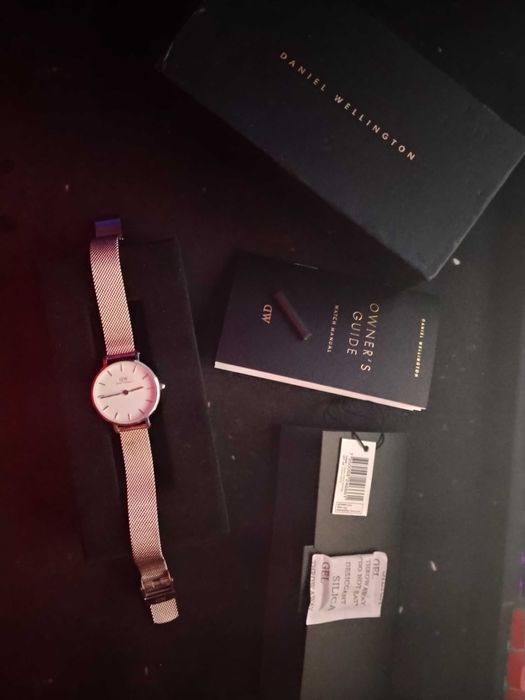 Vând Daniel Wellington Classic Petite Sterling – pentru reparat