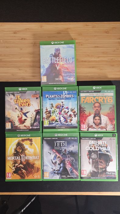 Xbox One X 1 TB + 2 контролера + 7 игри