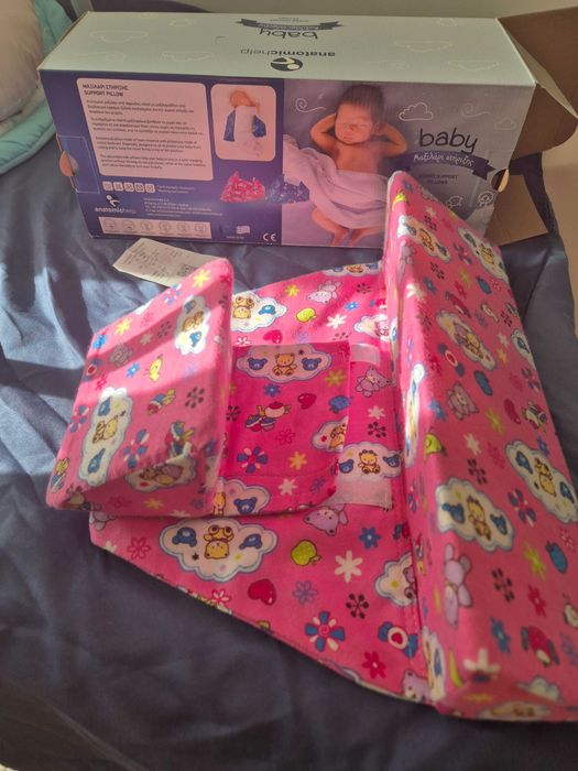 Анатомична възглавница на странично поставяне на бебе