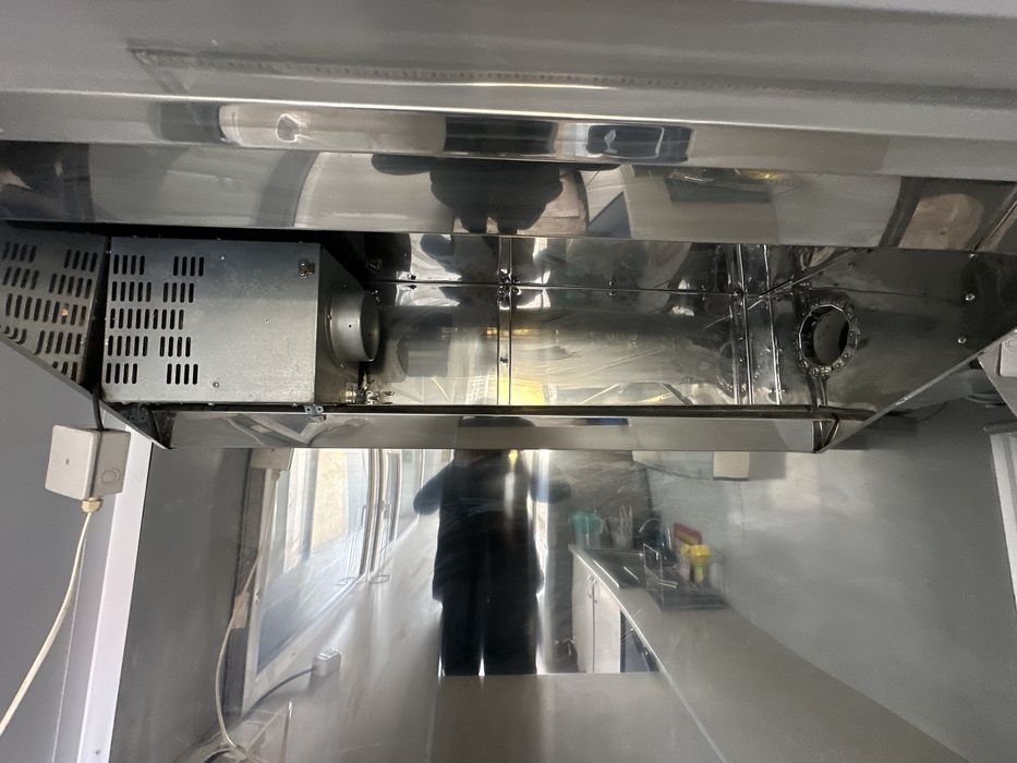 Продавам чисто нова търговска каравана