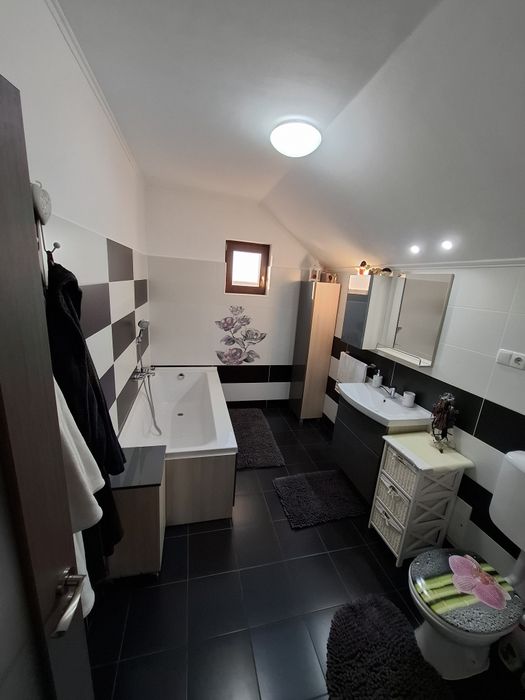 READY TO MOVE!!!Vila spatioasa complet mobilata la 2 km de Baile Felix