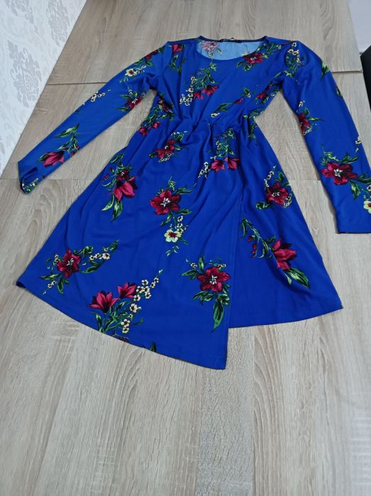 Rochie de vara cu imprimeu floral Stradivarius