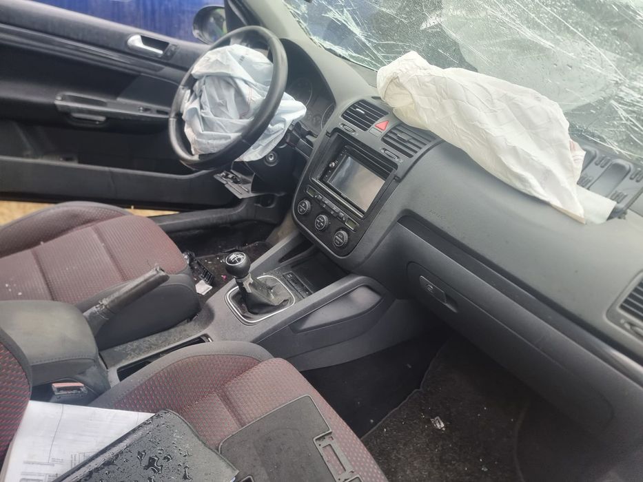 Centura siguranta spate 1k6857806n Volkswagen Golf 5 (2003 - 2009)