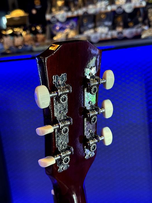 Gitara sotiladi! Srochna!