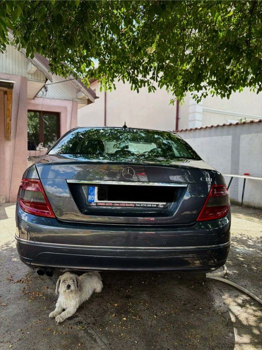 Vând Mercedes C200