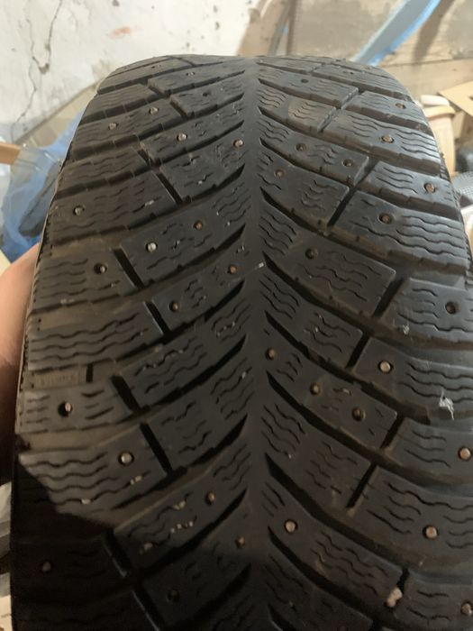 Продам зимне шины комплек 40к для камри