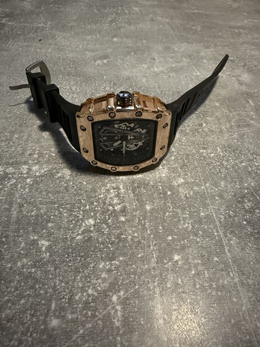 Продавам луксозен часовник