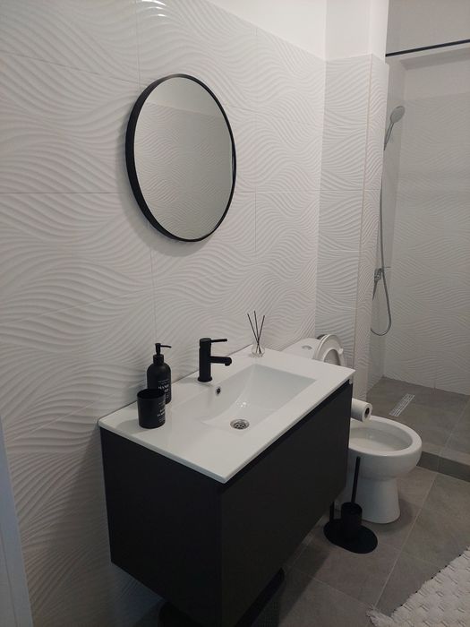 Închiriez garsoniera