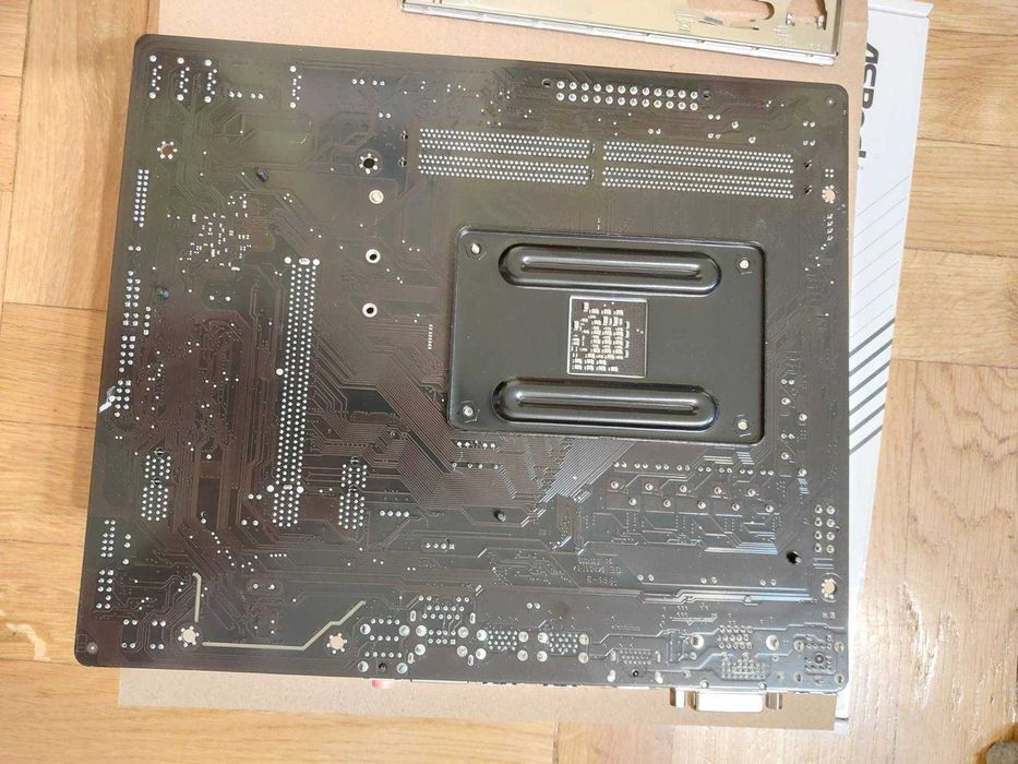 AMD Ryzen 7 3700X + Gigabyte B450M S2H