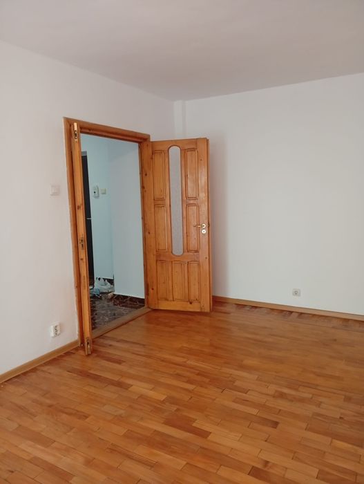 Închiriez apartament trei camere zonă rezidențială, Piatra Neamț