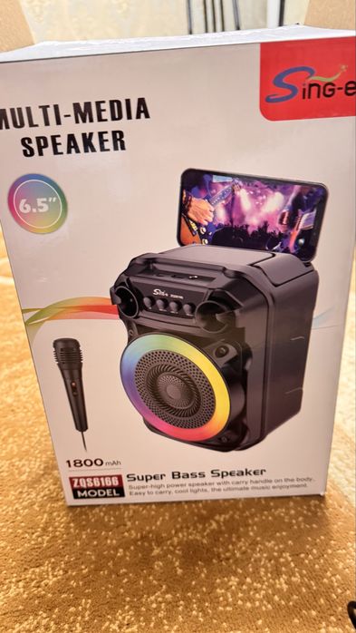 колонка и микрофон для караоке