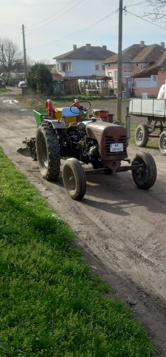 Продавам трактори ДТ 20 цели и на части