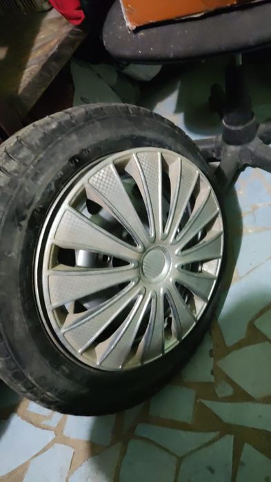 Шины с шипами с дисками и калпаками