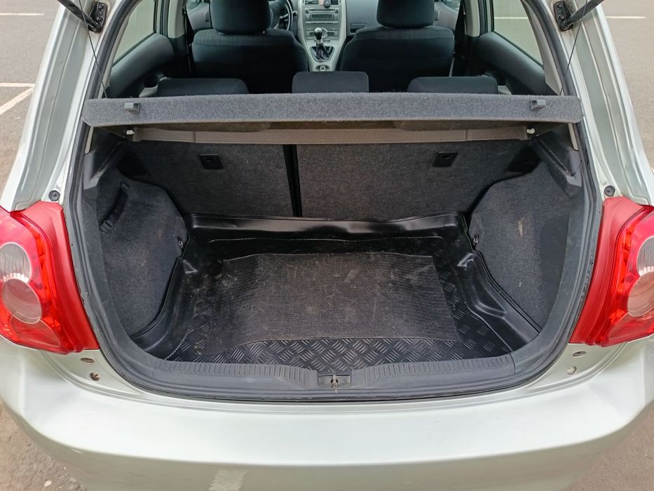 Тойота Аурис 1,6 124к.с. 2008 АГУ