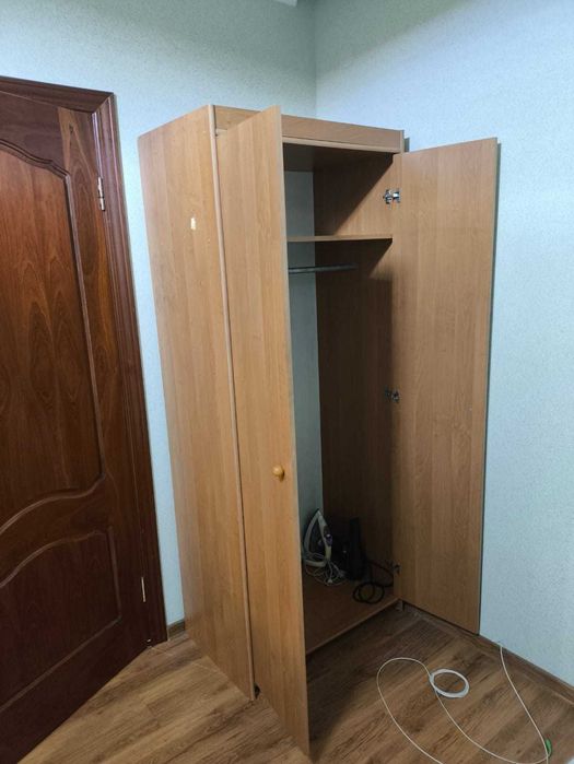 Продам вместительный шкаф с классическим дизайном