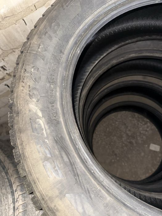 Продам шипованные шины в комплекте