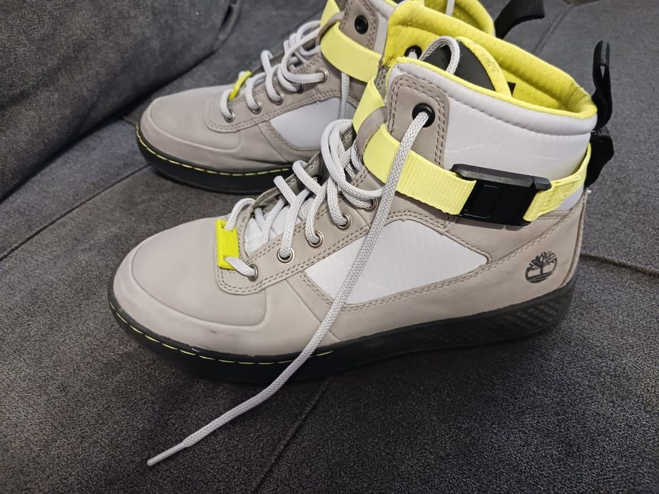 Vând ghete de barbati nr 41.5 timberland!