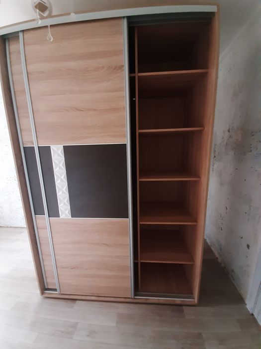 Продам  комплектом Шкаф+камод