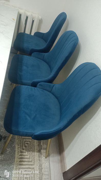 Стол со стульями