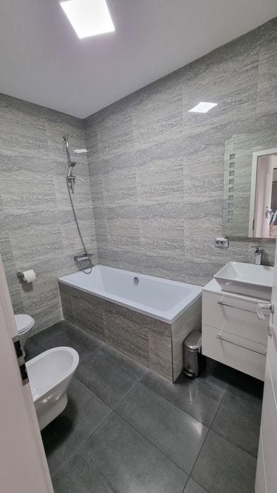 Persoana fizica vand apartament 3 camere
