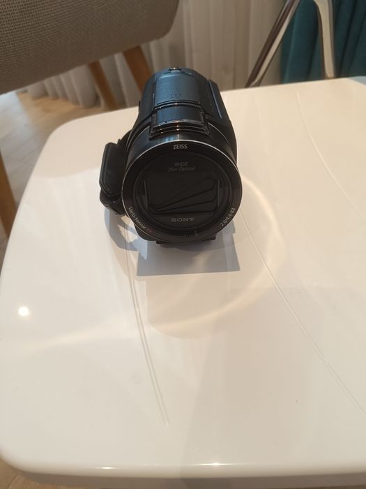 Продавам 4K видеокамера Sony FDR-AX43 – почти нова, пълен комплект