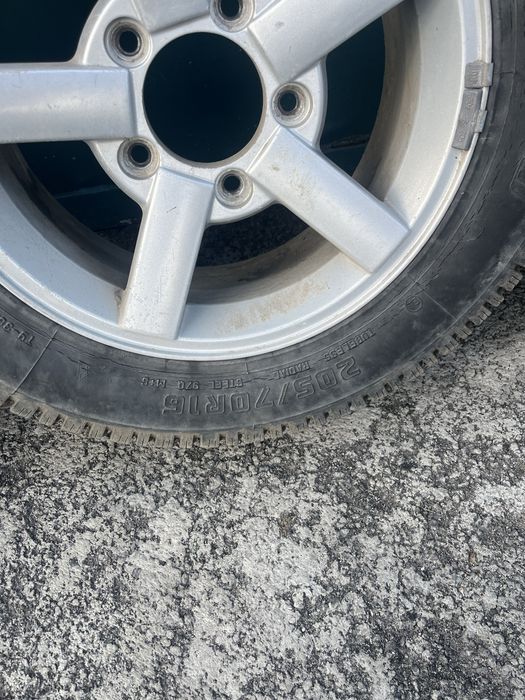 Продам комплект колес , диски нива