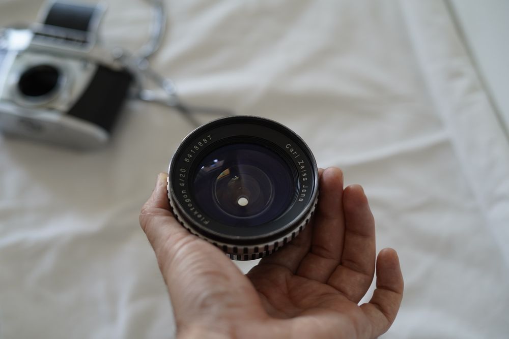 carl zeiss flektogon 20mm f4 cu aparat EXA