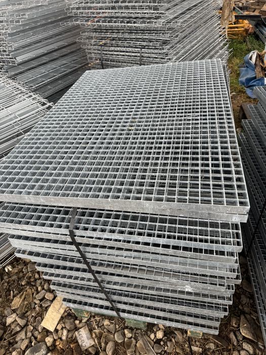 Vand gretare zincate si trepte la cel mai bun pret