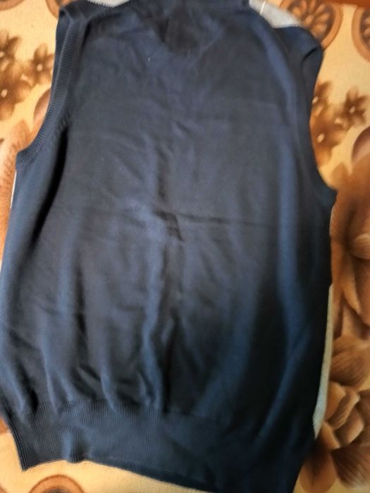 Продавам официално-елегантен пуловер без ръкави H&M