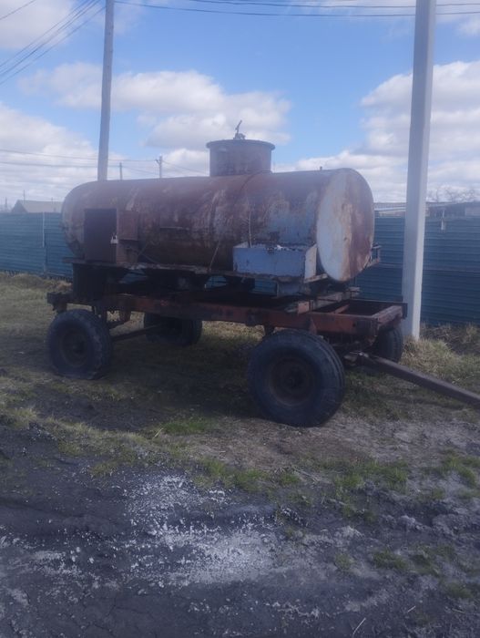 Продам прицеп топливозаправщик
