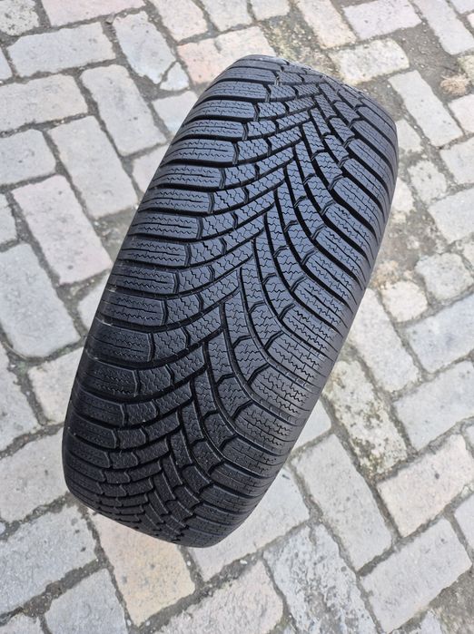 O bucată 205/55 R16 M+S iarnă - una Bridgestone