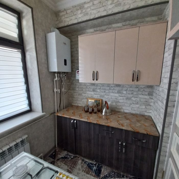 (Navoiy) Yangi hayot 2 xonalik kvartira 1 etaj sotiladi.Jihozlari bn