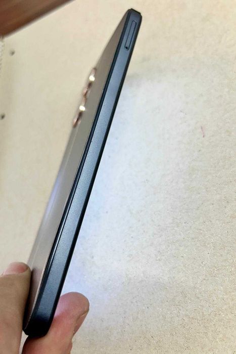 Vand ZTE Blade V40 Design 128 gb/ 4+3 gb ram, probleme camere