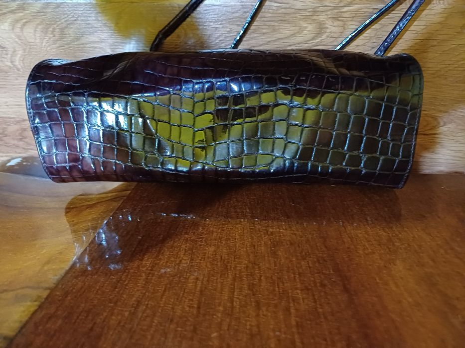 Poșetă  piele  de crocodil