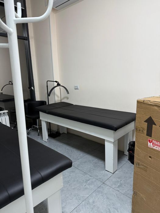 Кушетка и стулья