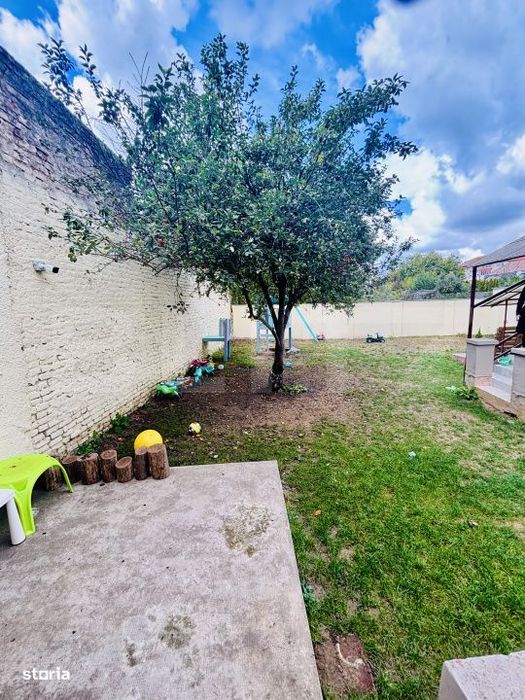 Casa 10 camere, 170 mp, zona Lunei