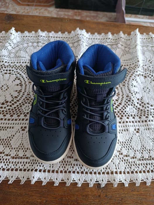 Vand papuci copii champion