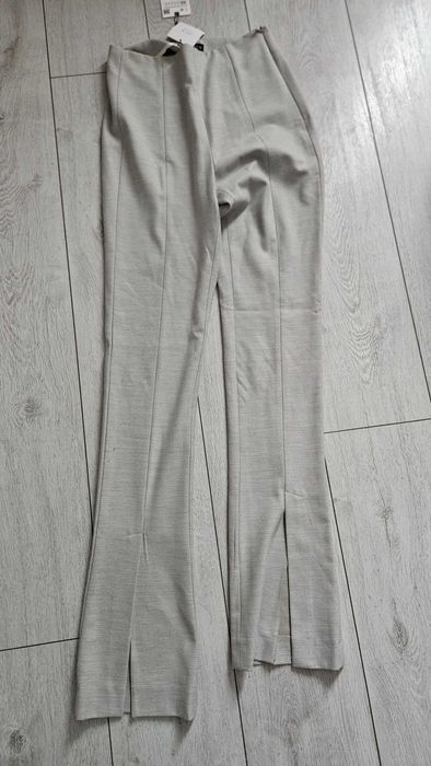 Pantaloni noi Zara