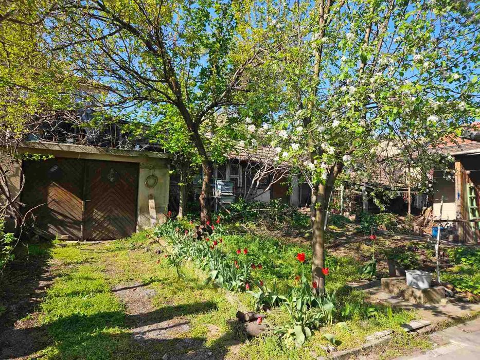 Двуетажна тухлена къща гр. Попово, ТОП ЛОКАЦИЯ!!!