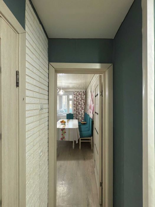 продается 2 ком квартира район 22 школа