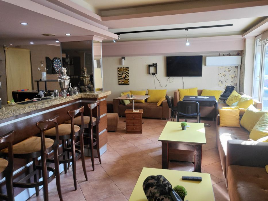 Давам под наем парти зала