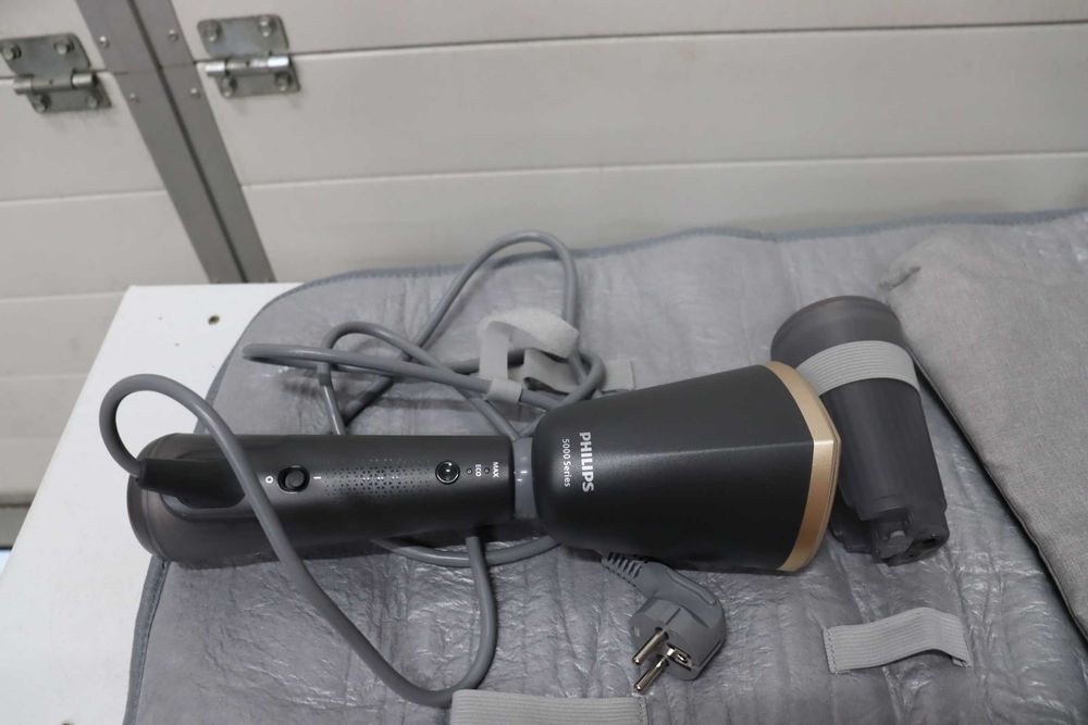 Преносима вертикална ютия Philips Series 5000 бързо нагряване STH5030