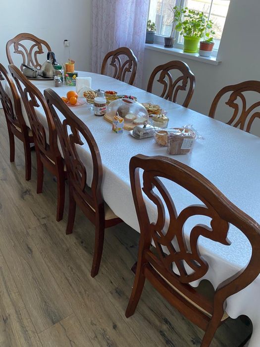 Стол со стульями