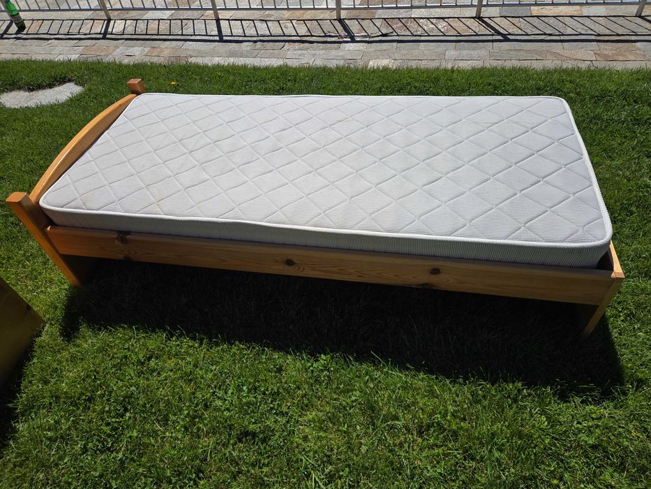 Легла с матраци и ракла