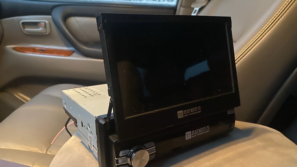 Продам магнитолу.