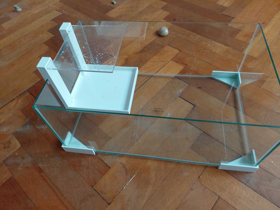 Продавам аквариум/терариум