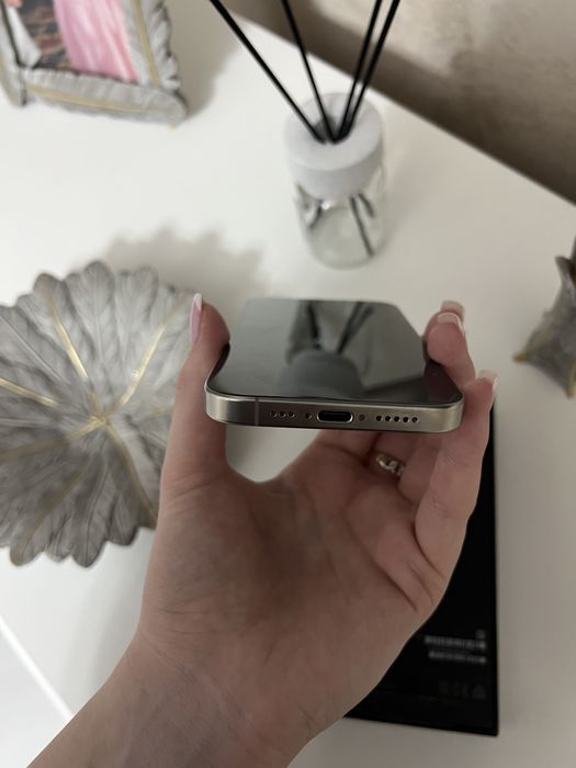 iphone 15 pro Natural Titanium